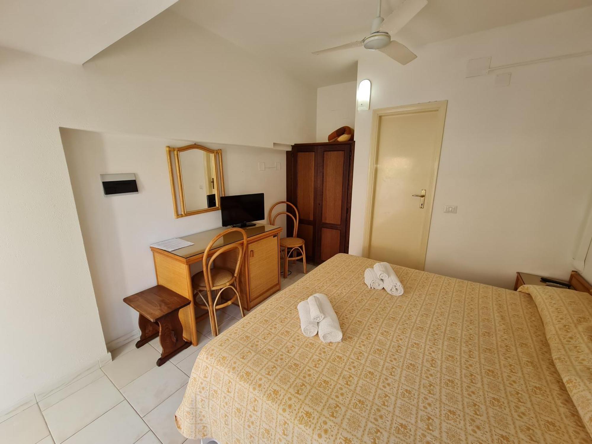 Le Roccette Mare Beach Hotel & Restaurant โตรเปอา ภายนอก รูปภาพ