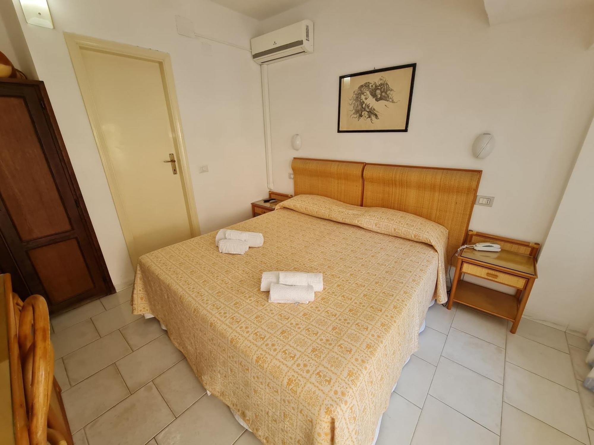 Le Roccette Mare Beach Hotel & Restaurant โตรเปอา ภายนอก รูปภาพ