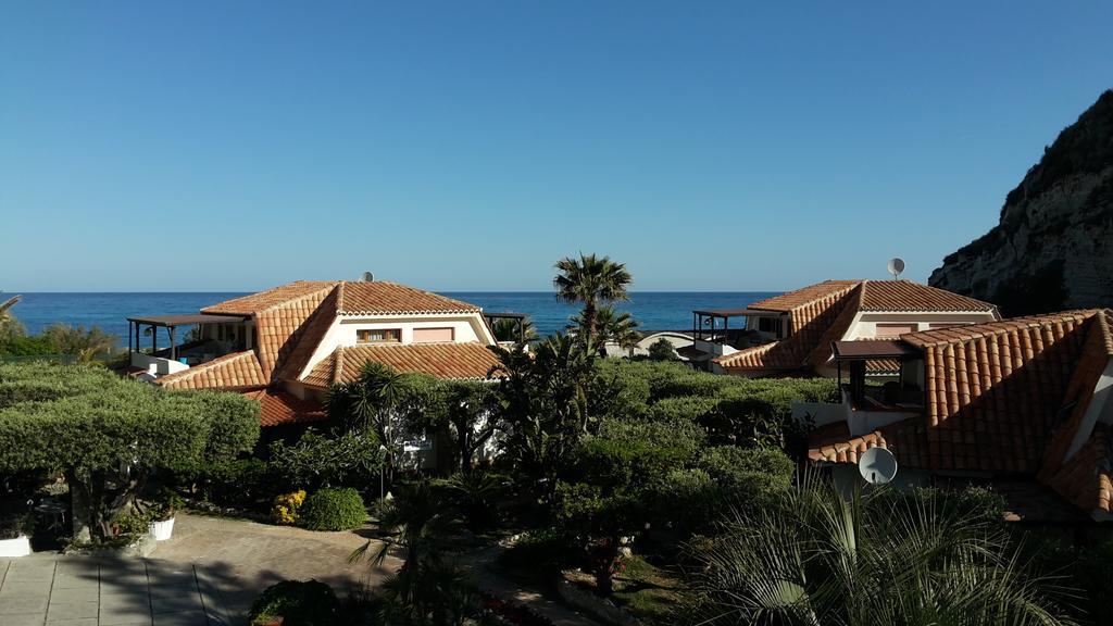 Le Roccette Mare Beach Hotel & Restaurant โตรเปอา ภายนอก รูปภาพ
