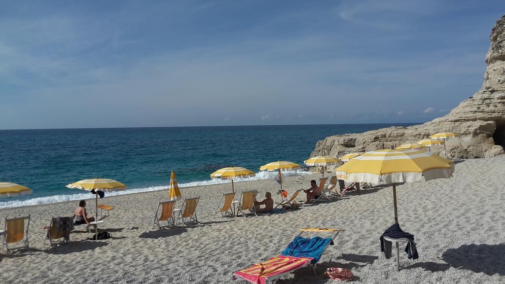 Le Roccette Mare Beach Hotel & Restaurant โตรเปอา ภายนอก รูปภาพ